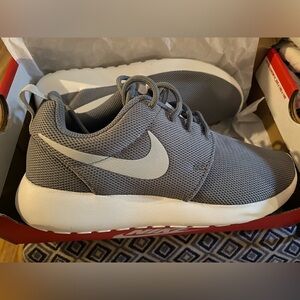Nike Roshe One brand new